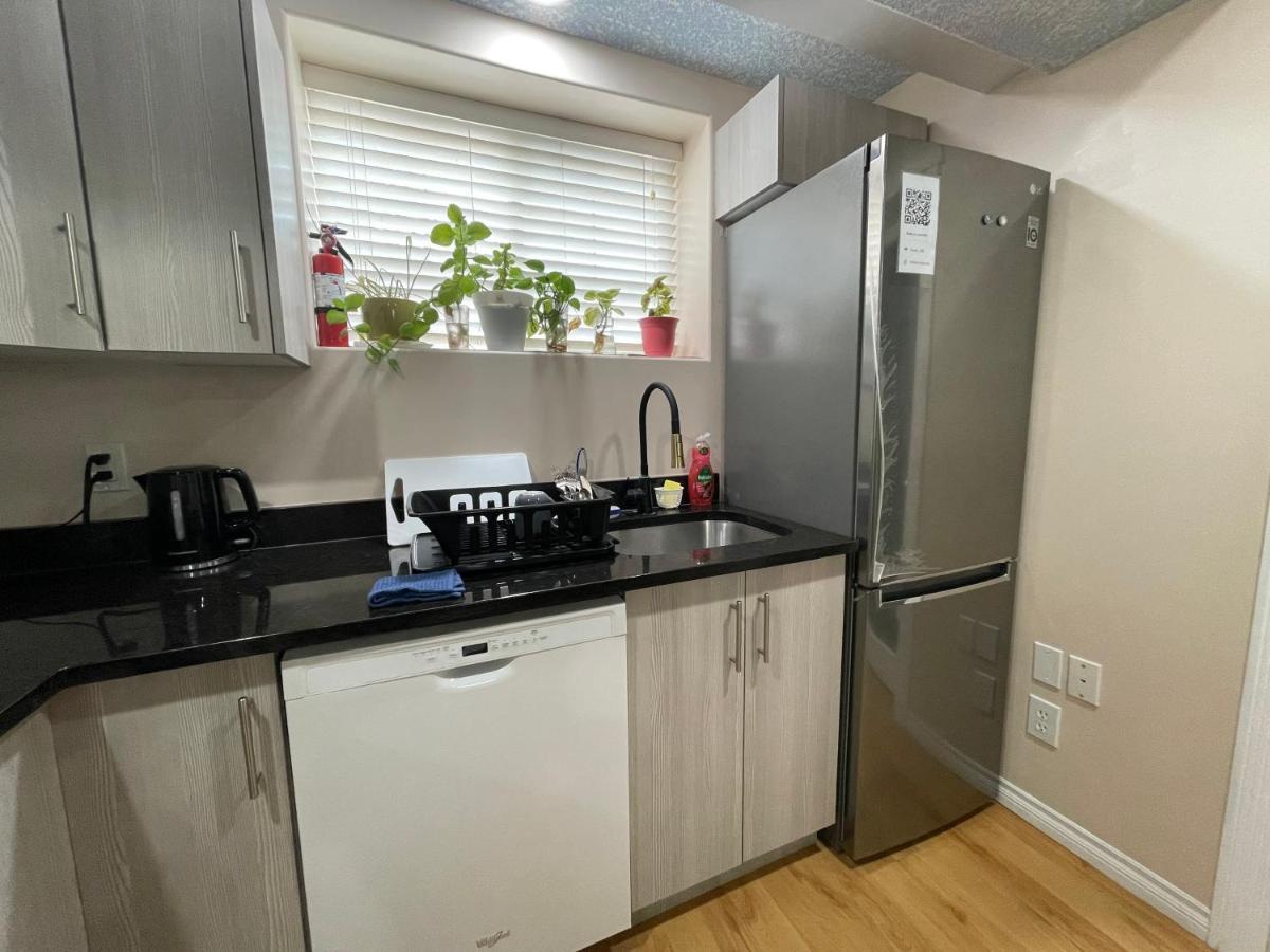 Super Luxury & Cozy Lower Level Apartment In Nw Calgary, Ab Close To Banff Exterior photo